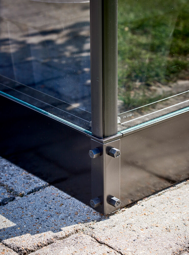 HALLS Qube 816 - Fundering - 3.00 cm - Zwart - 12.00 cm - 5.08 cm