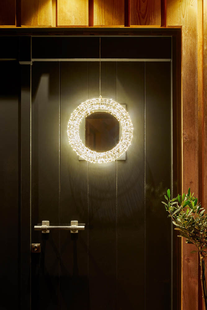 Christmas United Ø 40cm - Kunstkerstkrans - 600 lampjes - Warm wit Christmas United Ø 40cm - Kunstkerstkrans - 600 lampjes - Warm wit