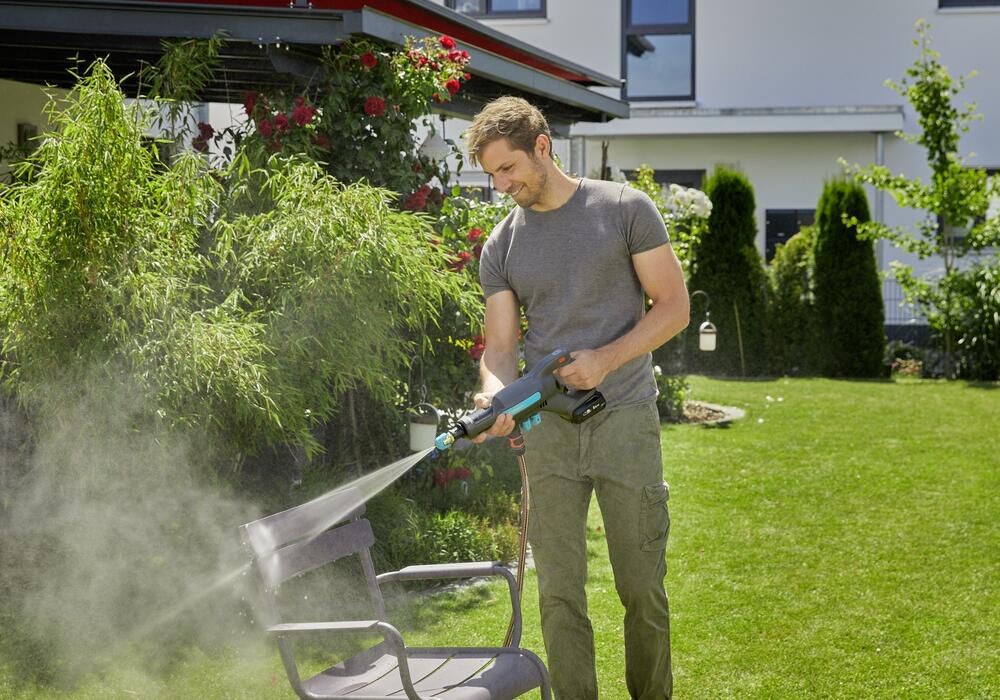 GARDENA AquaClean 24/18 V P4A Set (incl. accu en oplader) - Medium drukreiniger - 250 l/u - 24 bar