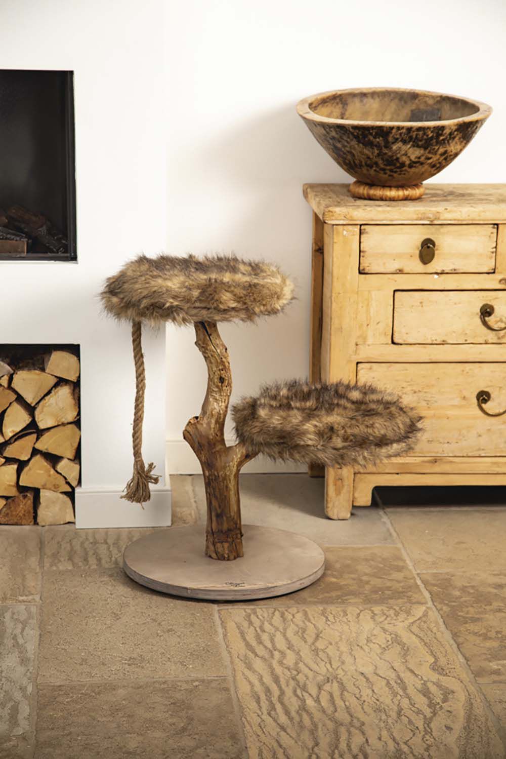 Designed by Lotte Aviva - Krabmeubel - Bruin