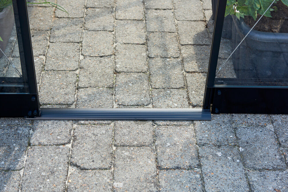 Halls Qube 68 - Fundering - Zwart - 12.00x1.00x1.00 cm