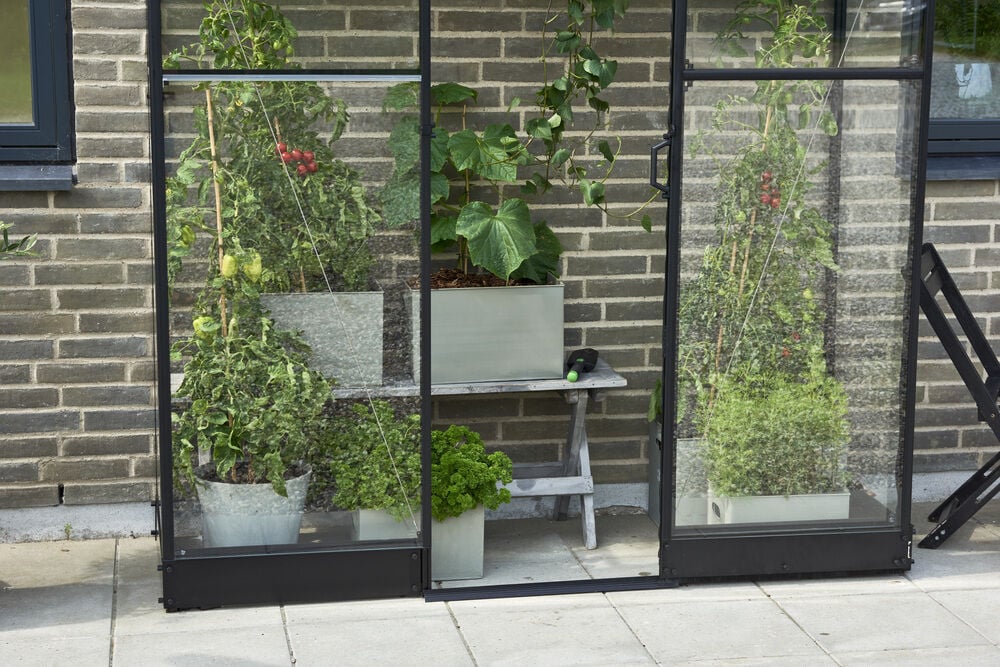 Halls Greenhouses QUBE LT 26 - Fundering Halls Greenhouses QUBE LT 26 - Fundering