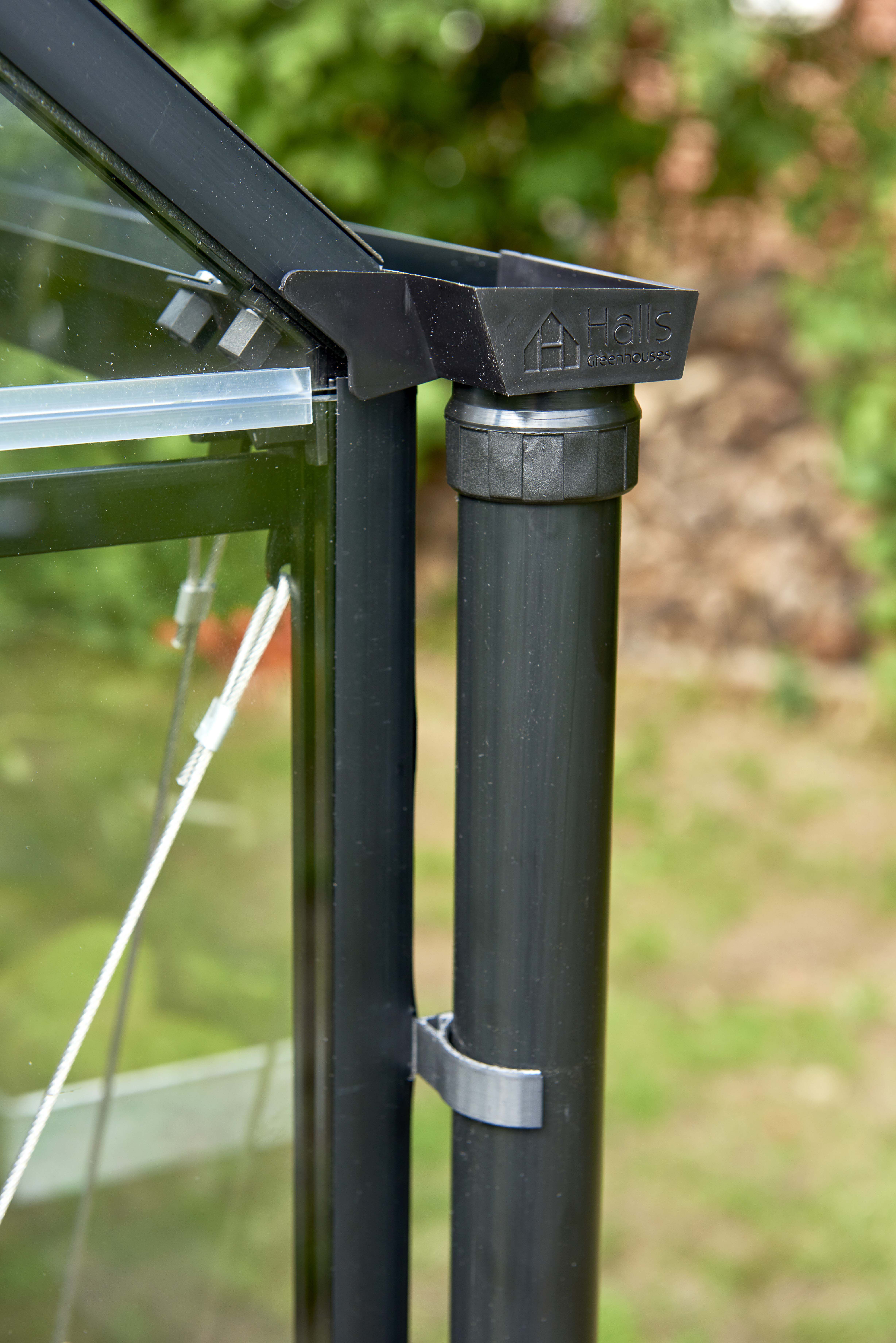 Halls Qube LT - Regenpijpen - Zwart - 1.00x4.00x4.00 cm