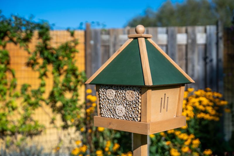 CJ Wildlife Lipari - Insectenhotel op paal - 151.20 cm - Groen - 71.90 cm - 36.50 cm