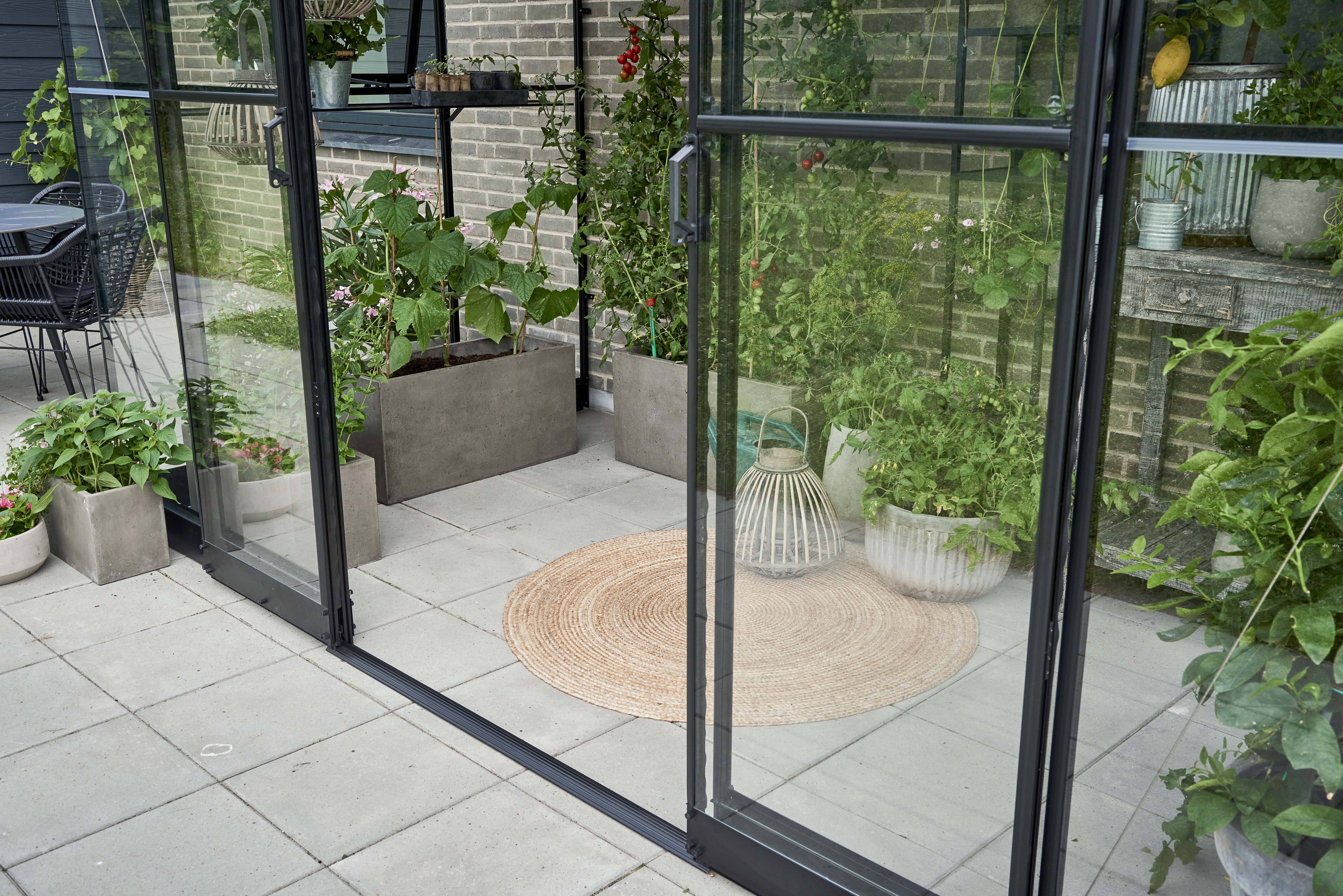 Halls Qube LT 612 - Fundering - 3.00 cm - Zwart - 12.00 cm - 374.00 cm
