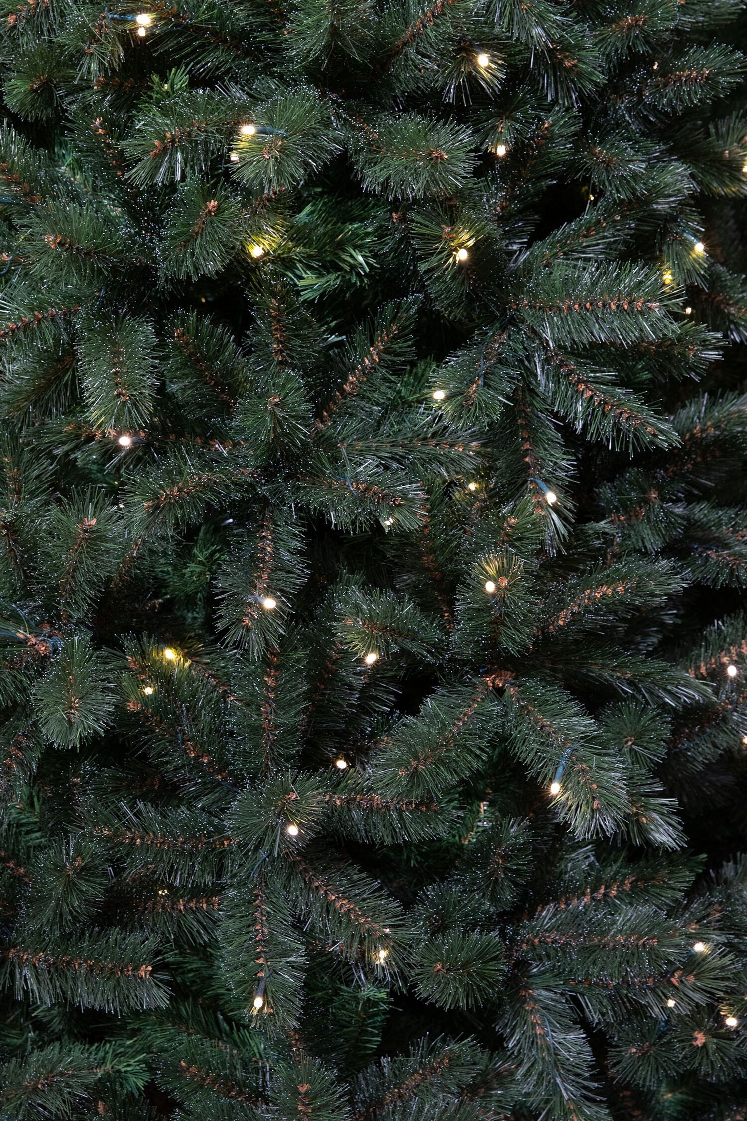 Triumph Tree Forest frosted - Kunstkerstboom - 400 - 230 cm - Groen