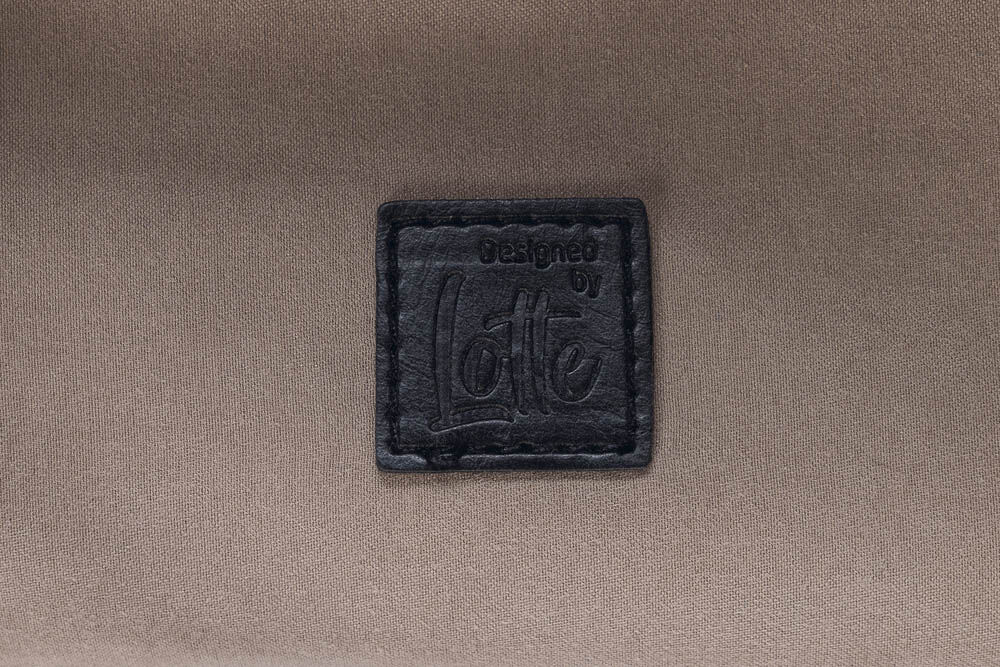 Designed by Lotte Bundu - Draagtas - Beige