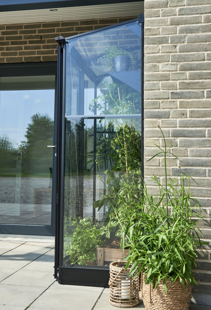 Halls Greenhouses QUBE LT 24 - Fundering Halls Greenhouses QUBE LT 24 - Fundering