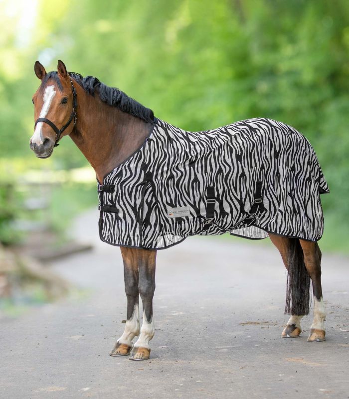 Waldhausen Vliegendeken - Zebra - Paardendeken - Zwart / Wit - 145/195 Waldhausen Vliegendeken - Zebra - Paardendeken - Zwart / Wit - 145/195